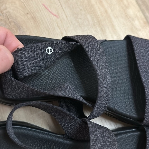 SKECHERS GOGA Max women’s black strappy sandals size 7 - Picture 4 of 7